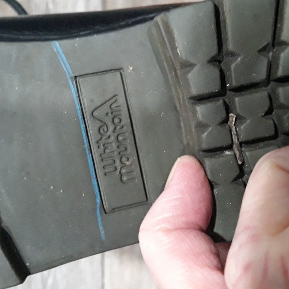 White Mountain black leather hiking boots. Size 9.5 - Picture 8 of 12